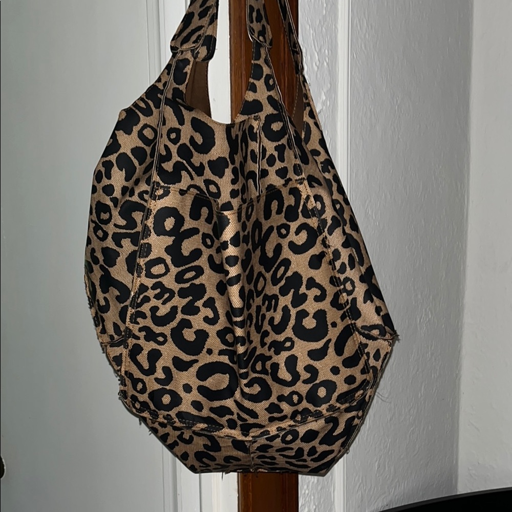 Chic Leopard Print Tote Bag